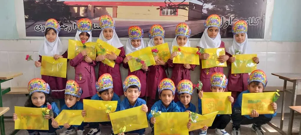 A class of young children in paper crowns holding up their yellow folders